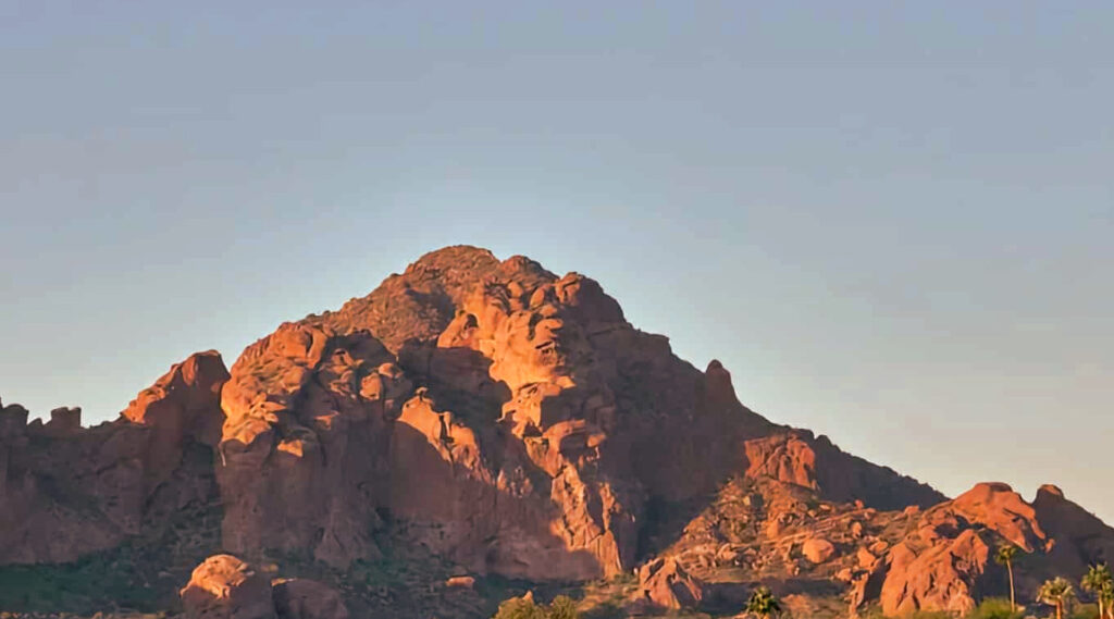 camelback mountain scottsdale hiking trails summit views arizona