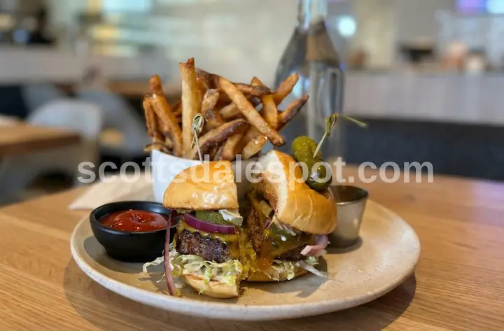 Moxies Scottsdale Fashion Square upscale restaurant late night dining